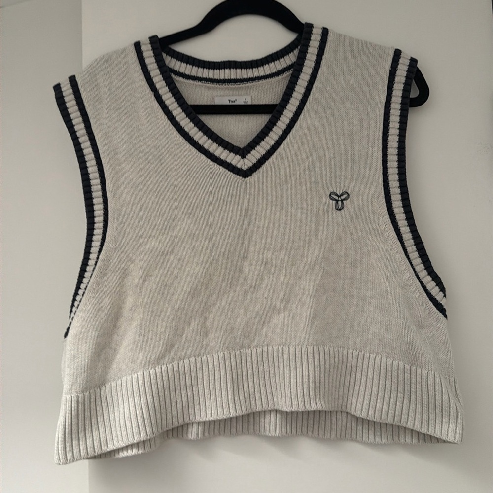 Aritzia sweater vest